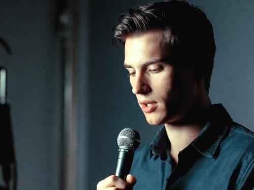 קולות מהשוליים: למה ראיונות אישיים משנים את השיח הציבורי