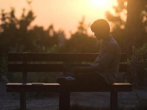 איך להאט את הקצב בעידן של עומס תמידי ולחזור לחיים מאוזנים